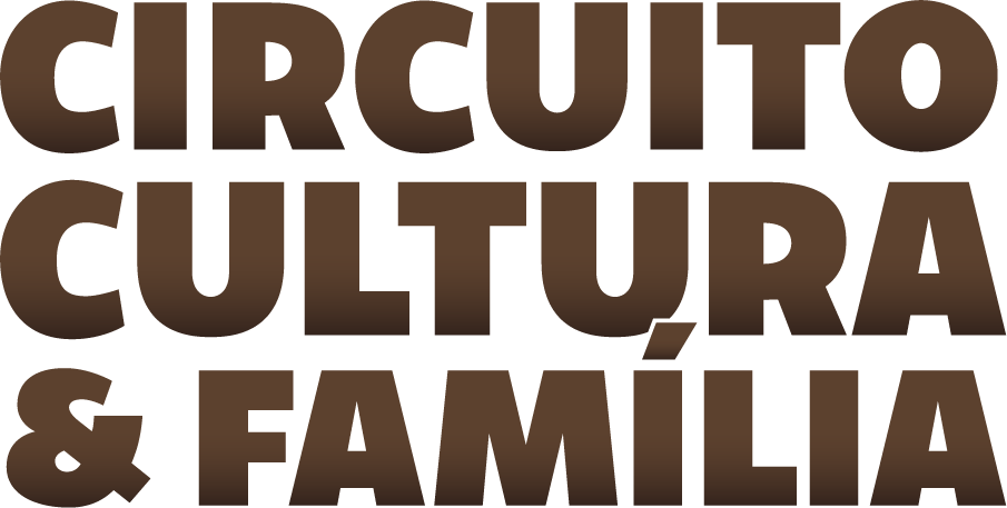 Logotipo com o texto “Circuito Cultura & Família” em letras grandes, grossas e com efeito degradê em tons de marrom.